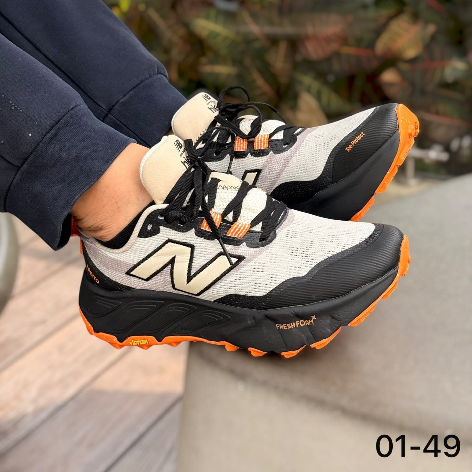 NEW BALANCE HIERRO NEGRO NARANJA